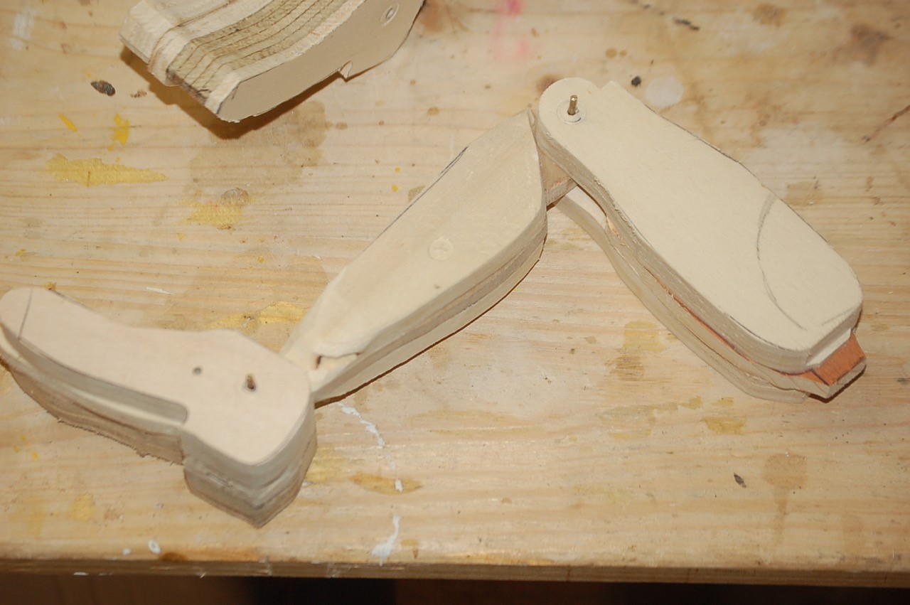 gambe di legno per marionette